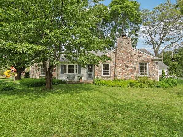 9154 North Fielding ROAD, Bayside, WI 53217