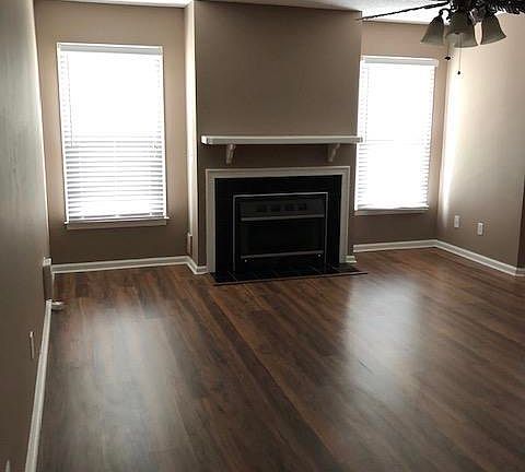 4th image of 116 W Victoria Court