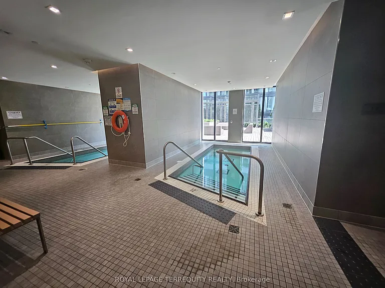 1 Yorkville Ave #4401 — Photo 32