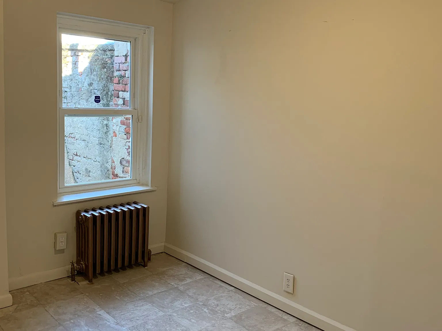 3 bed, 1050 sqft, $1,650 — Photo 1