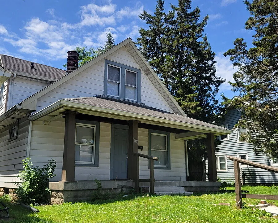 1613 Lawton Ave