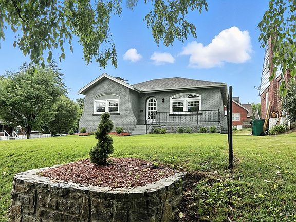 3rd image of 1425 Covedale Ave