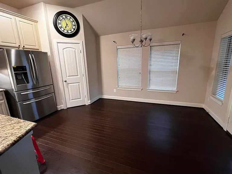 5928 Silverton Ave — Photo 9