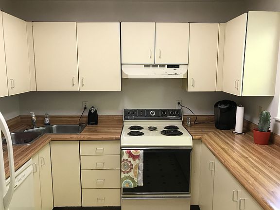 3rd image of 8913 Wrenwood Ln