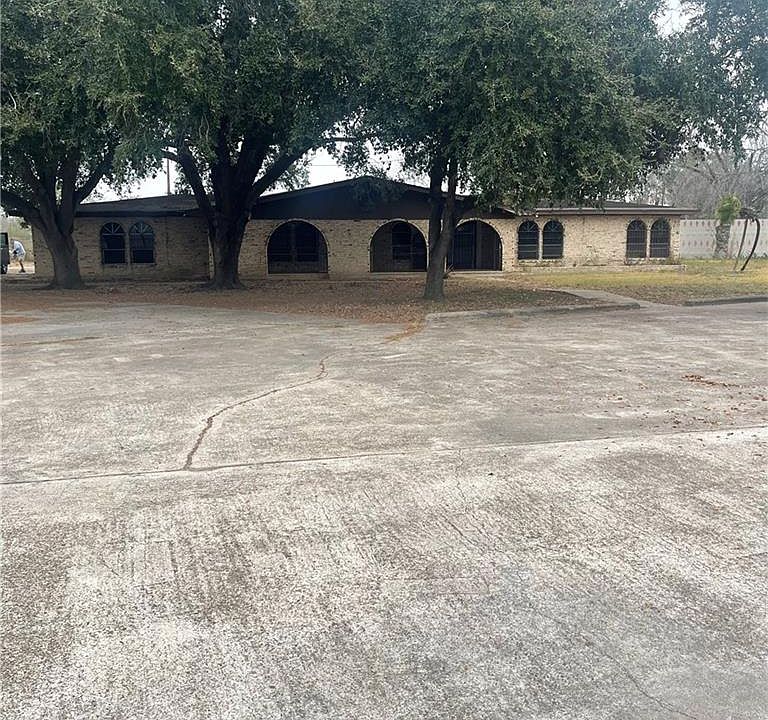 1st image of 4021 W Rogers Rd