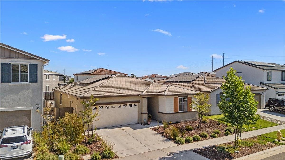 2115 Knotty Pine Way