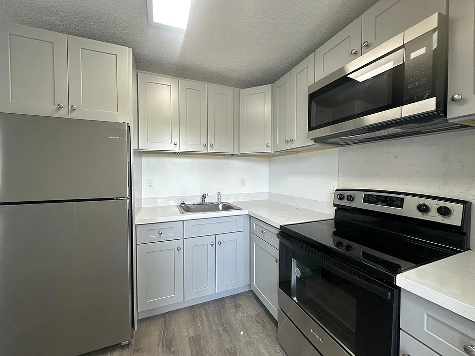 2401 NW 9th Ave