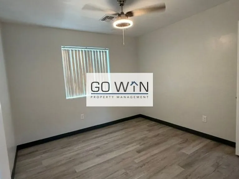 23 E Illini St — Photo 34