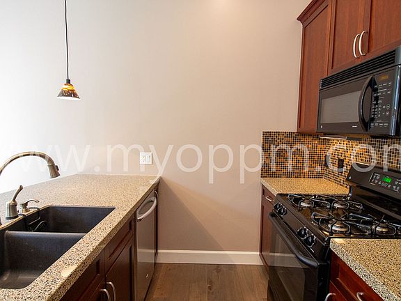 3rd image of 905 S 10th Ct