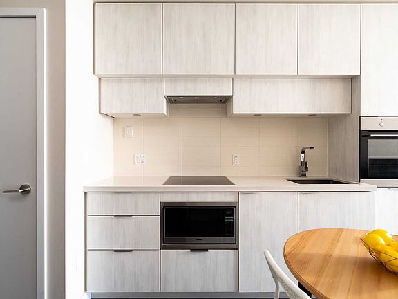 3rd image of 8 Eglinton Ave E #5703