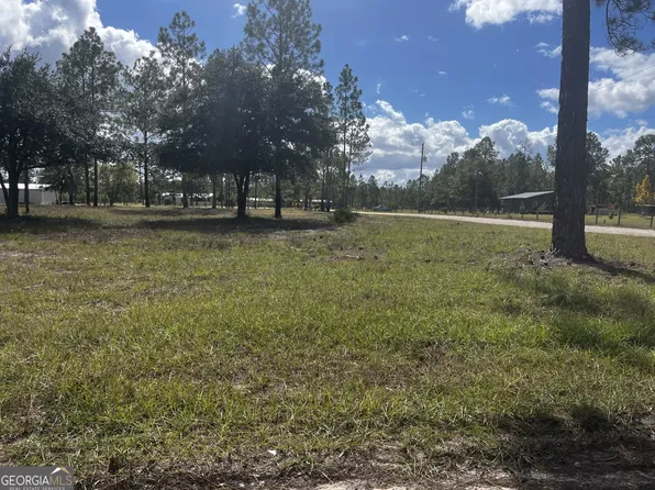 353 Lakeview Dr, Folkston, GA 31537