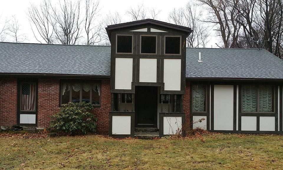 2nd image of 23 Maple Pkwy