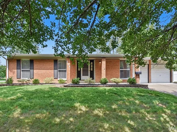 225 Mohican Ln, Florissant, MO 63033