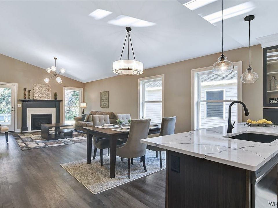 2nd image of 3 Sprucewood Dr