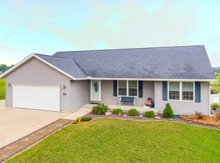 1700 Hunters Trce, Pekin, IL 61554