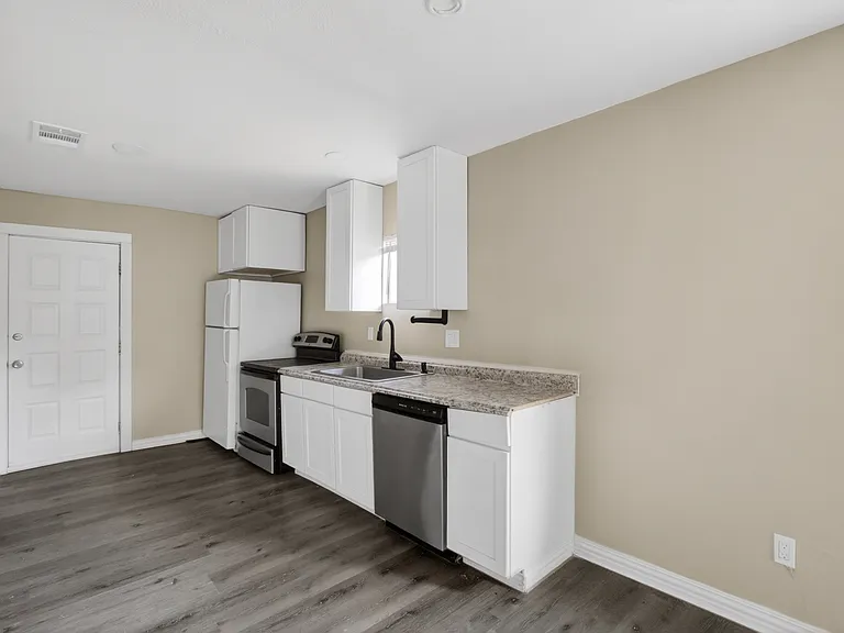 2520 N Hickory St — Photo 17