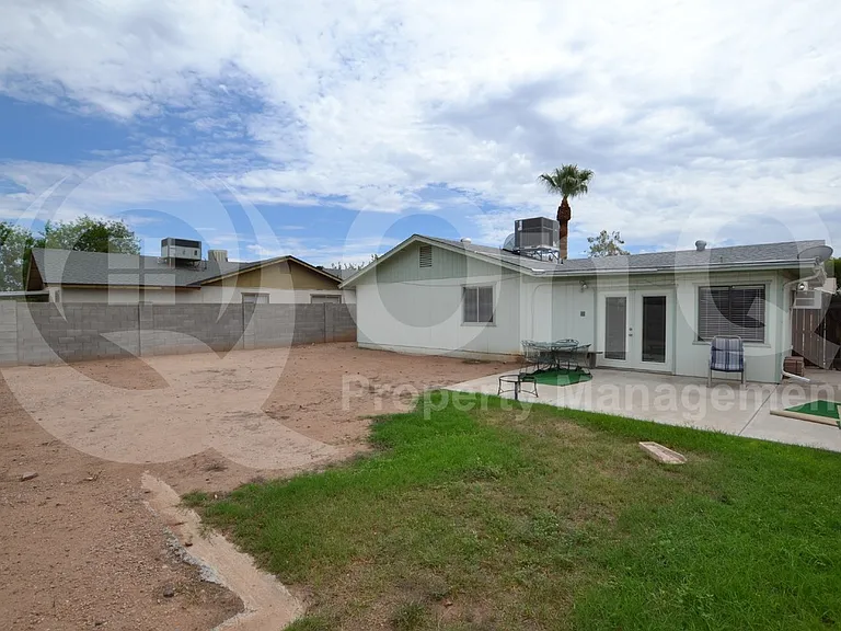 2522 E Don Carlos Ave — Photo 25