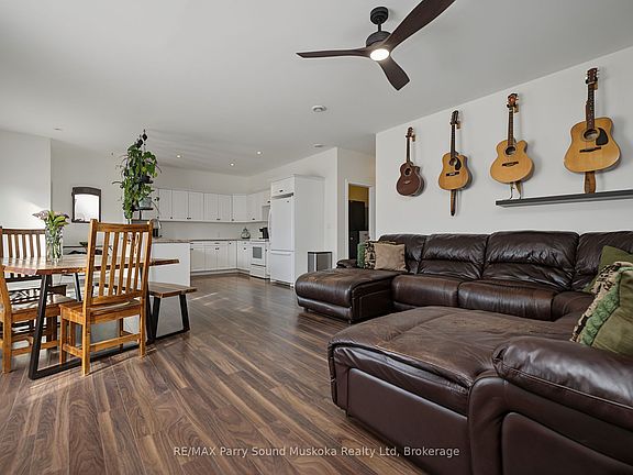 4th image of 50 Bowes St