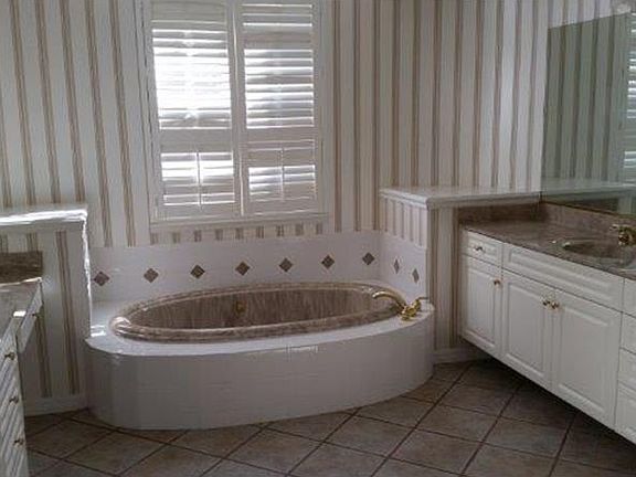 5th image of 8009 Belshire Dr