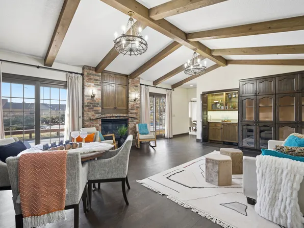 1010 32nd St, West Des Moines, IA 50266