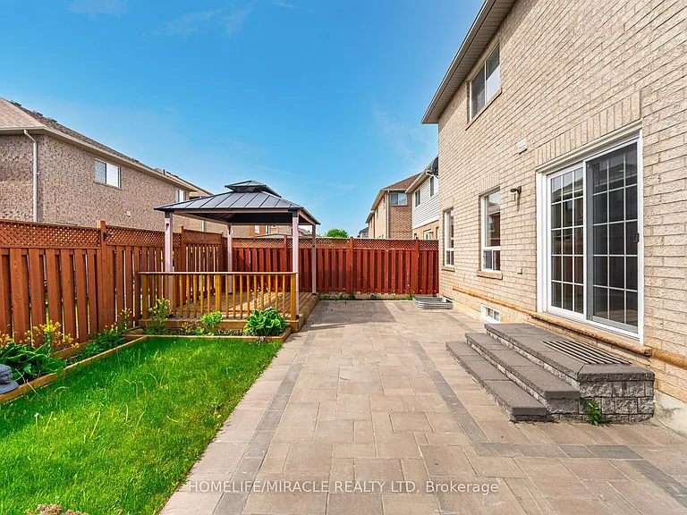 41 Beachpoint Blvd #UPPER — Photo 47
