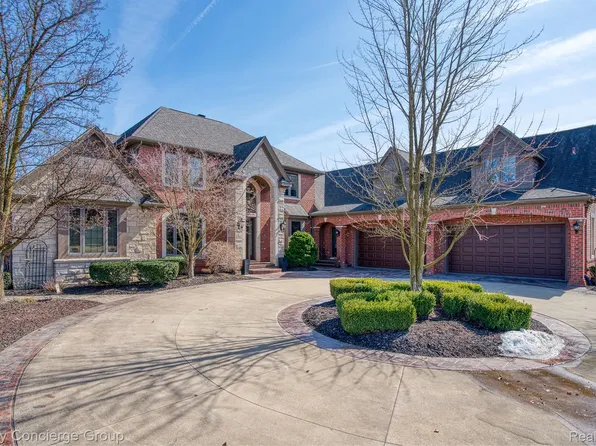 10737 Stoney Point Dr, South Lyon, MI 48178