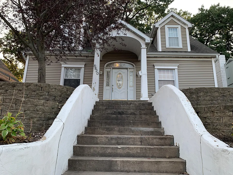 8820 Kennedy Ave