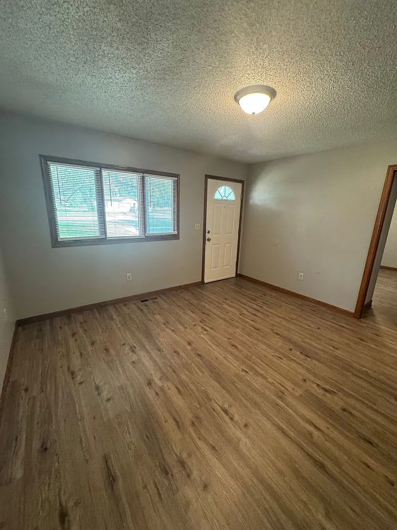 516 E. Monroe Duplex — Photo 2