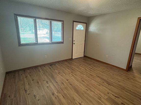 2nd image of 516 E Monroe St APT B