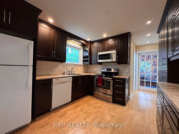 5th image of 44 Clearview Ave