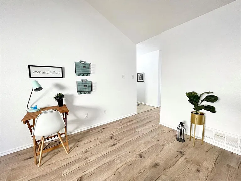 5704 Sterling Green Trl — Photo 17