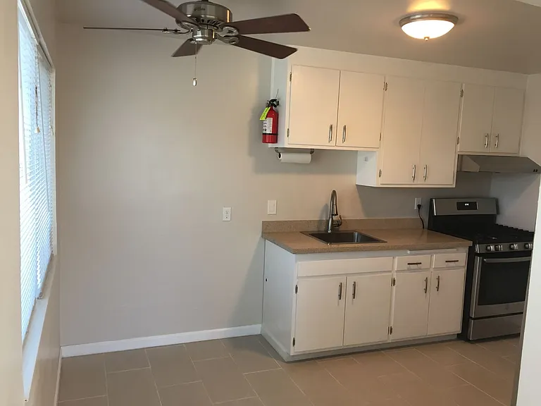 Willard Ave - 301 — Photo 9