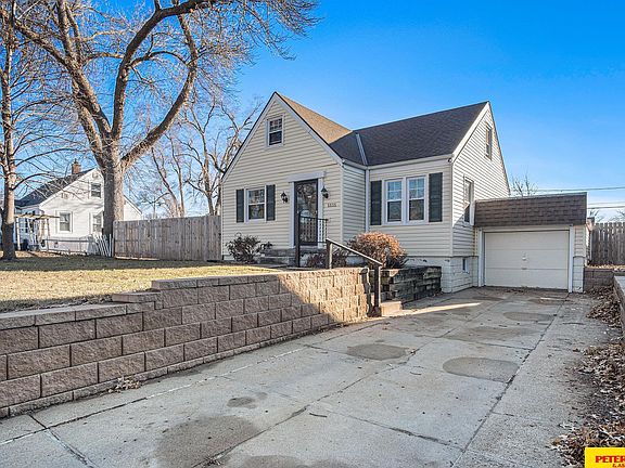 3rd image of 5835 Oak St
