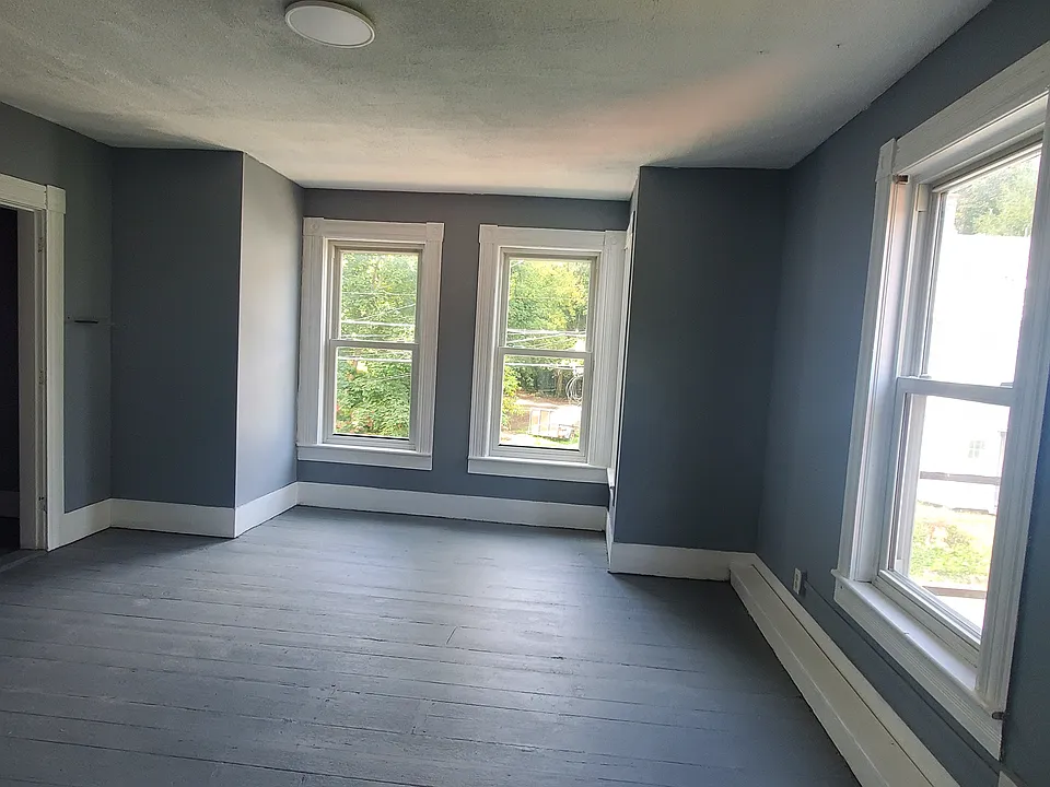 75 Pleasant St #2