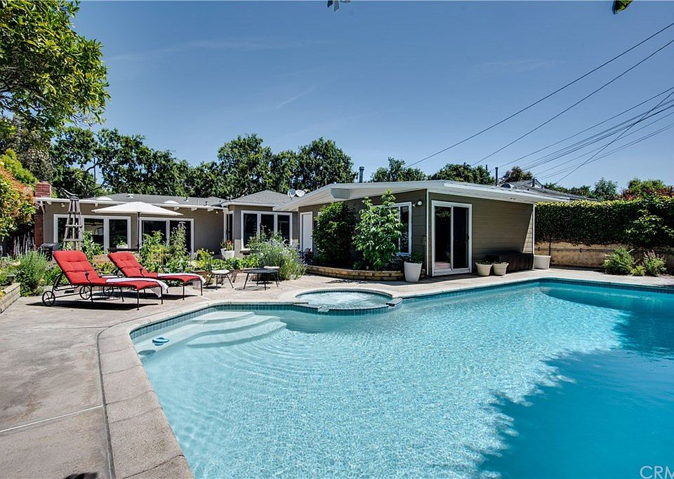 1st image of 4918 Sharynne Ln