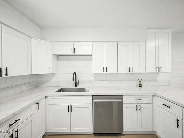 3505 E CAMPBELL Avenue #11, Phoenix, AZ 85018