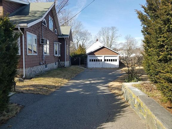 2nd image of 7 Fenway Cir