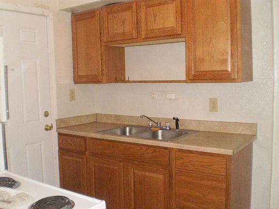 4th image of 910 Mitchell Blvd