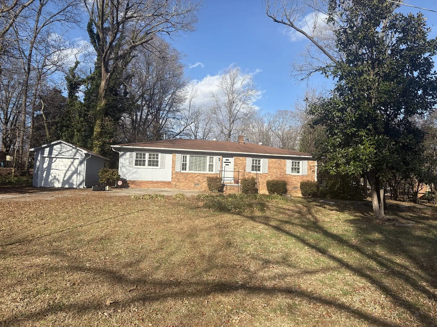 Rock 'N' Roll Vibe! Fully Furnished 3BD/1.5BA Home | All Utilities Included — Photo 1
