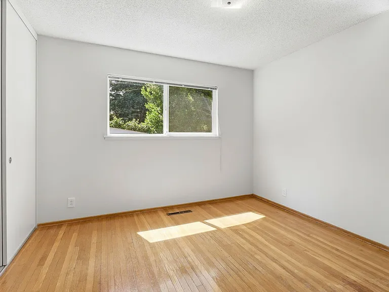 1571 Finch Way — Photo 24
