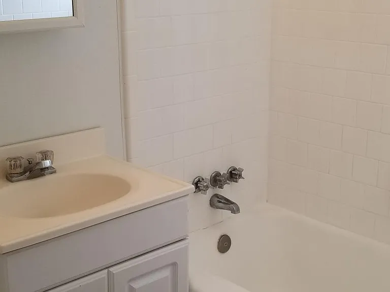 1314 E 52nd St #1/2 — Photo 8