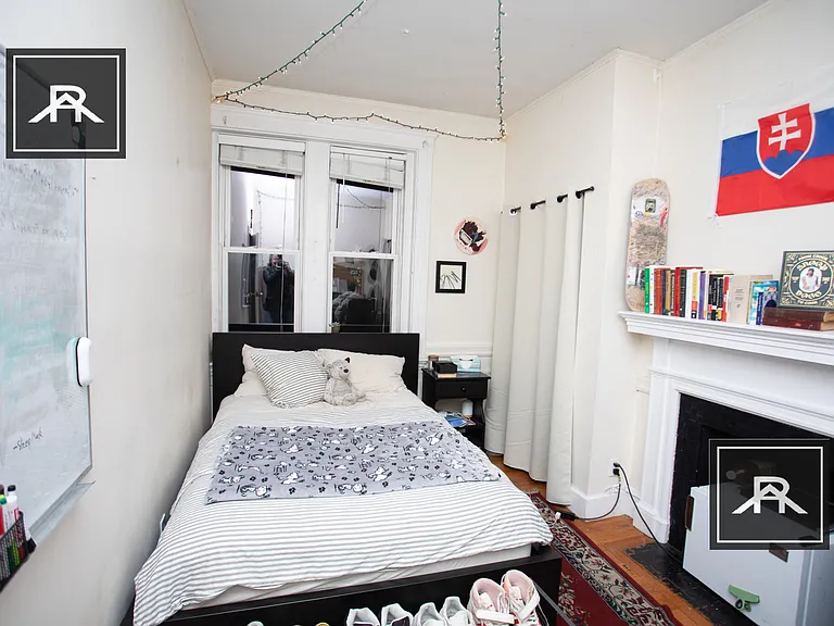 52 Egmont St #5 — Photo 5