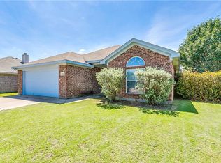 611 Meadowbrook Dr, Burleson, TX 76028