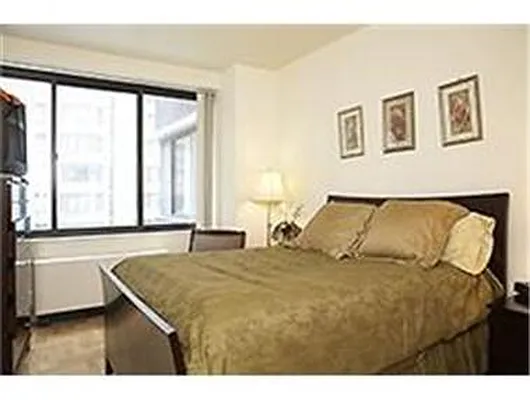 Rented by Douglas Elliman | media 19