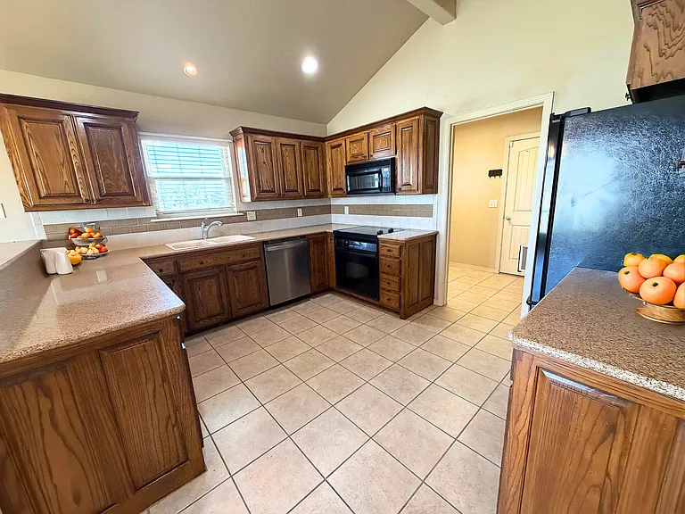 18300 Coyote Springs, Amarillo, TX 79119 - Kitchen Staged