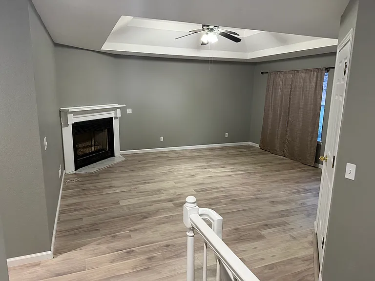 723 S Pinhook Dr — Photo 2