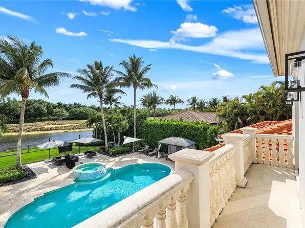 2558 Escada CT, NAPLES, FL 34109