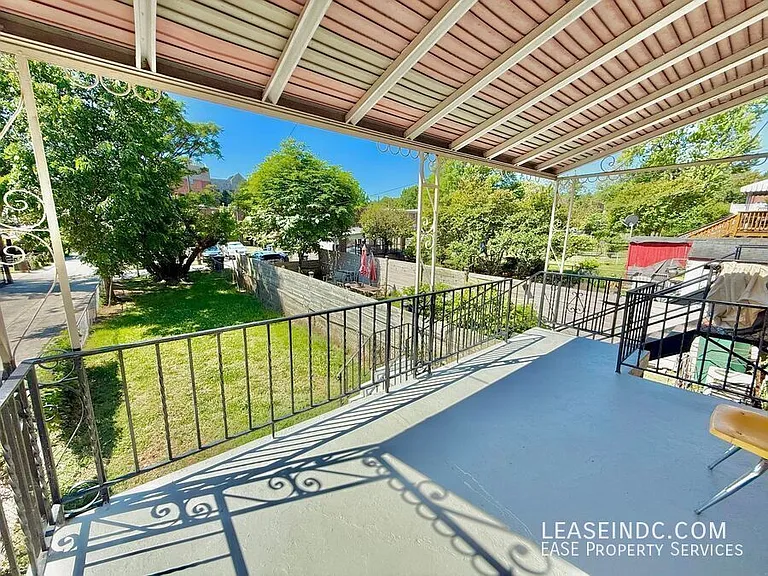 733 Crittenden St NE — Photo 12