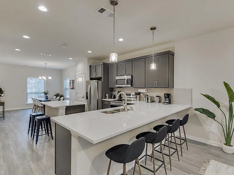 1525 Doyle Ave — Photo 3