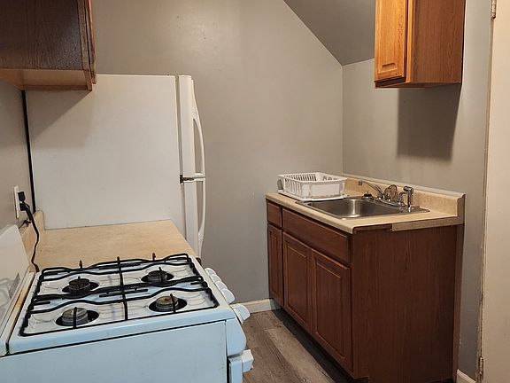 4th image of 123 S Main St APT 1